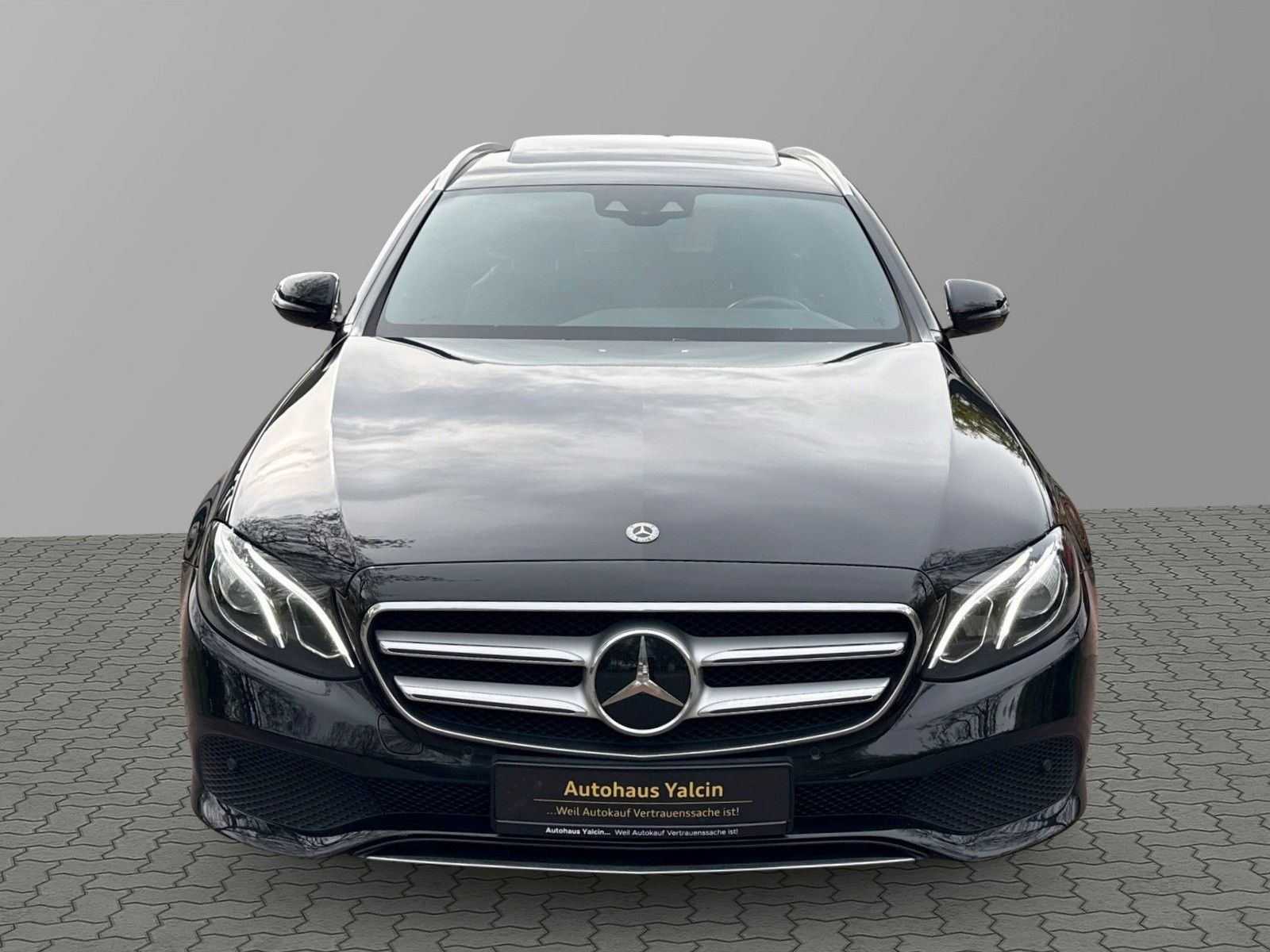 MERCEDES-BENZ E 220d*AHK*Distronic*Kamera*Applecarplay*Assist.