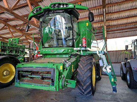 John Deere T670