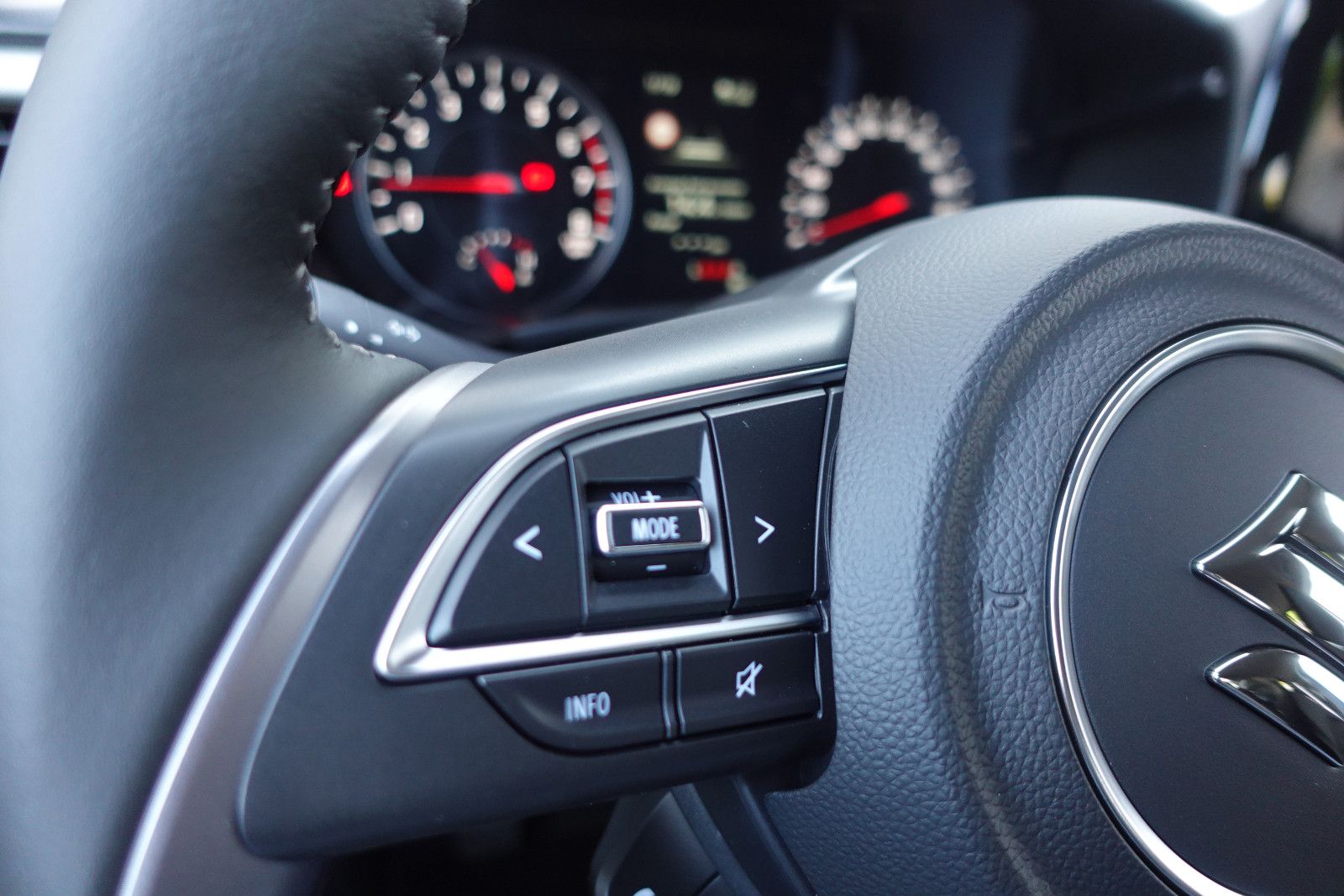 Fahrzeugabbildung Suzuki Swift Comfort 1.2,Navi,Sitzhz,Kamera,Alu,DAB,LED