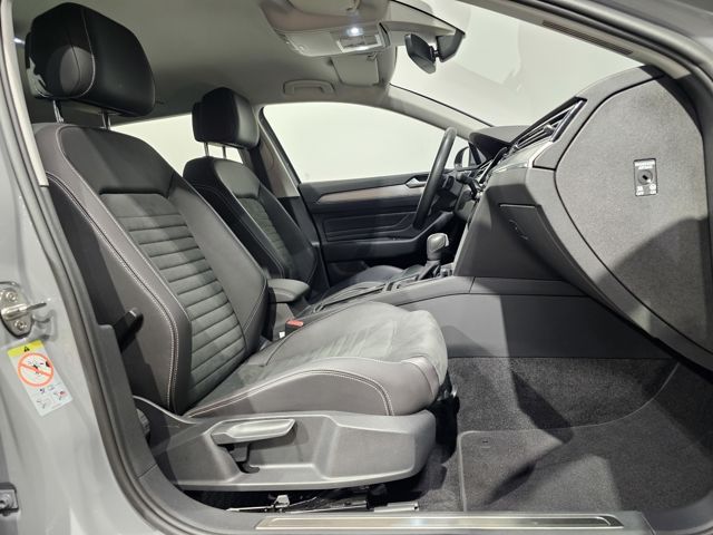 Volkswagen Passat 4Motion Sport Led Navi Leder AHK Kamera foto 14