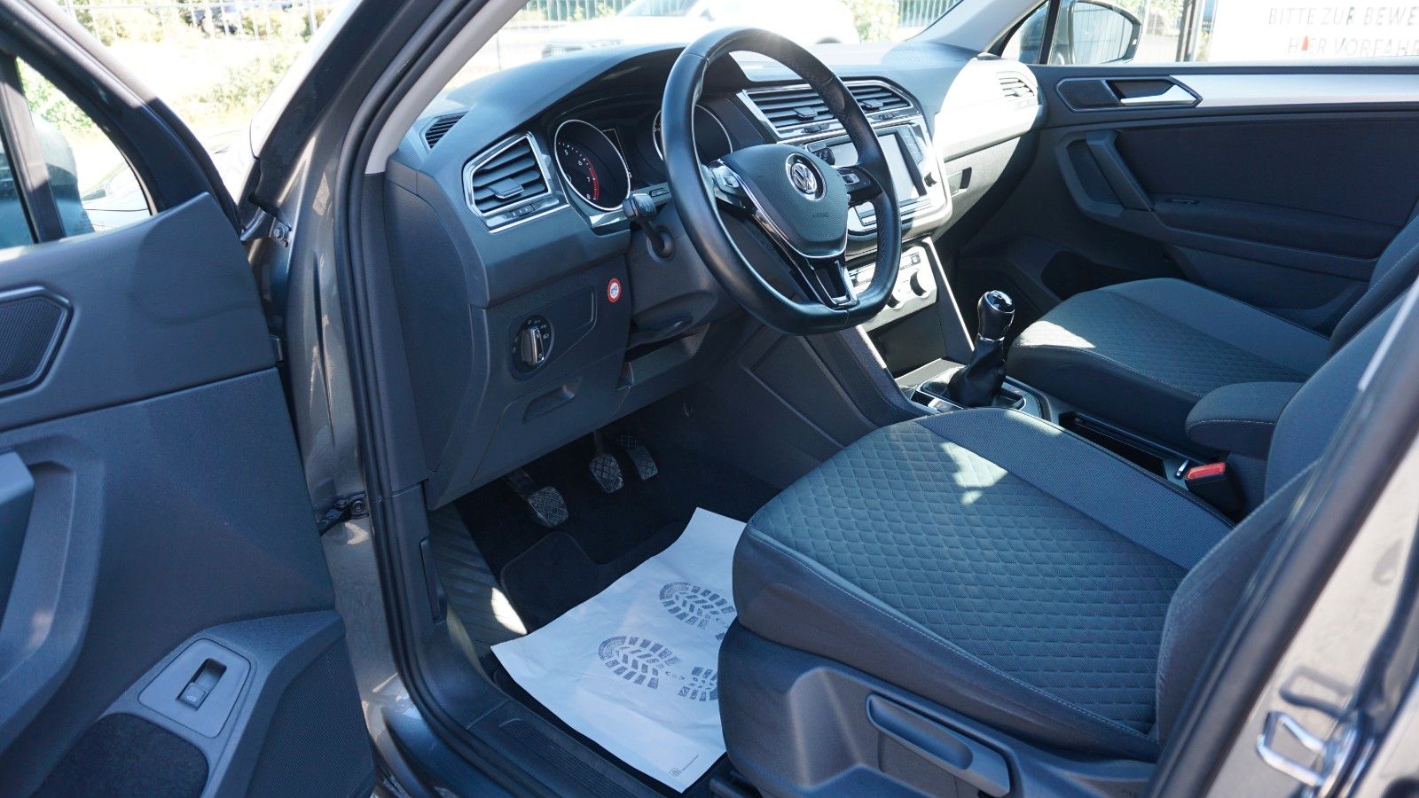 Fahrzeugabbildung Volkswagen Tiguan Comfortline BMT, LED,Navi,PDC, AHK el.