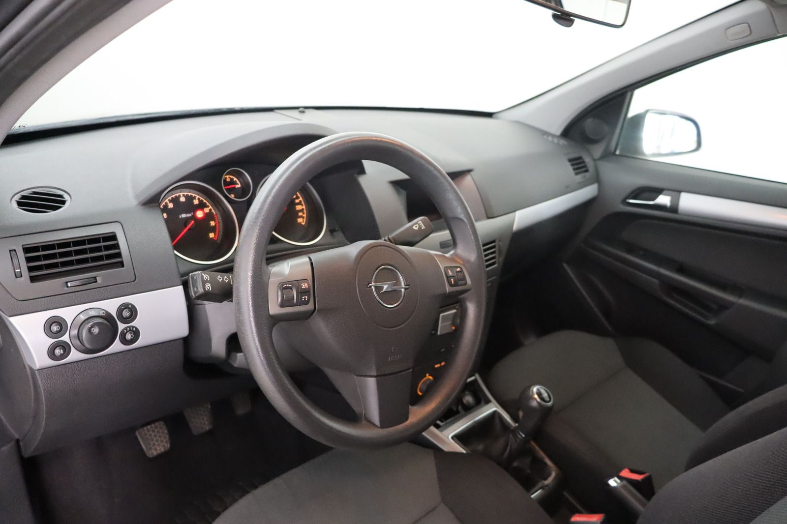 Fahrzeugabbildung Opel Astra Caravan 1.6 Twinport Edition