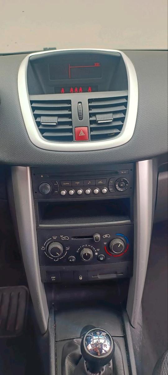 Peugeot 207 2013 — photo 7