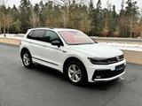Volkswagen R-Line Blackstyle 4x4 2.0 TSI*DSG*DCC*Pano*AHK