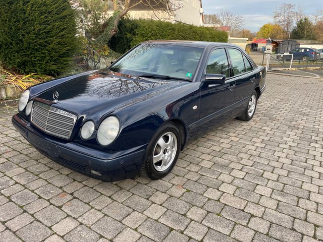 Mercedes-Benz E 240 Automatik Limousine