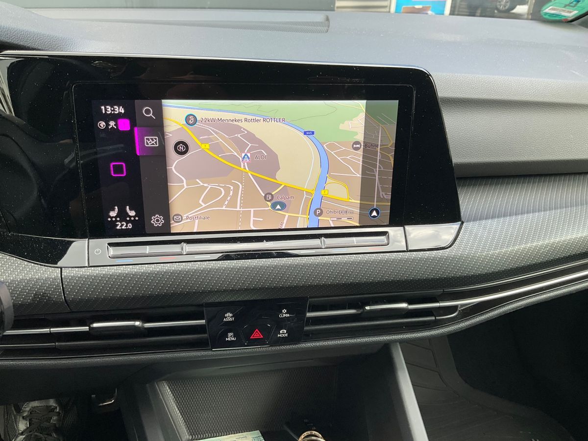 Fahrzeugabbildung Volkswagen Golf VIII TSI R-Line LED Navi ACC AID RFK SHZ 18