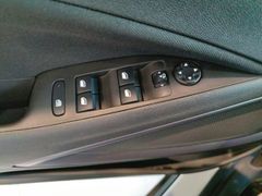 Fahrzeugabbildung Opel Crossland Edition 1.2 Turbo AT6 Navi, RFK, SHZ