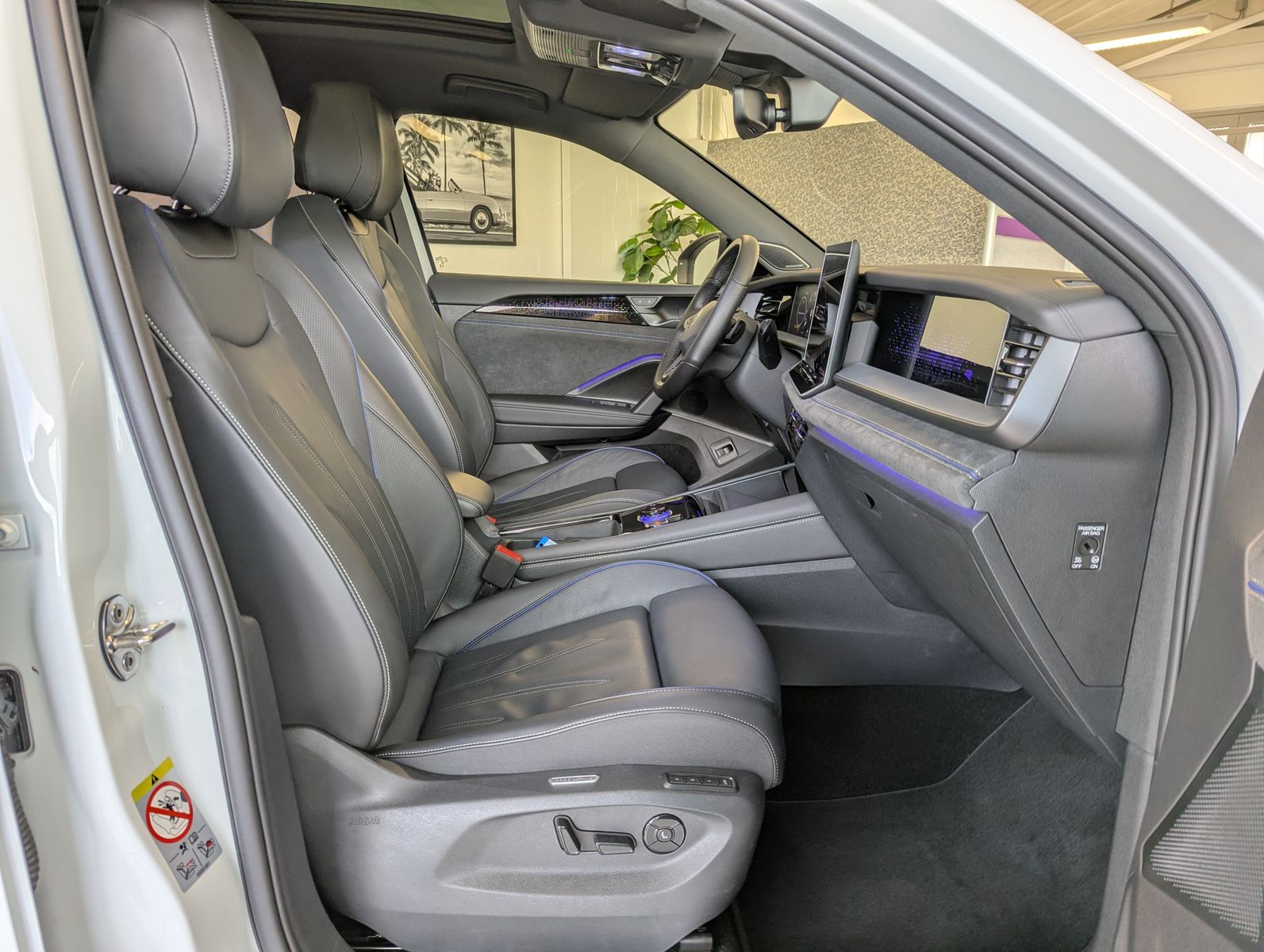 VW Tayron 2.0 R-Line Leder Launch Pano Black AHK 20 - Image 16