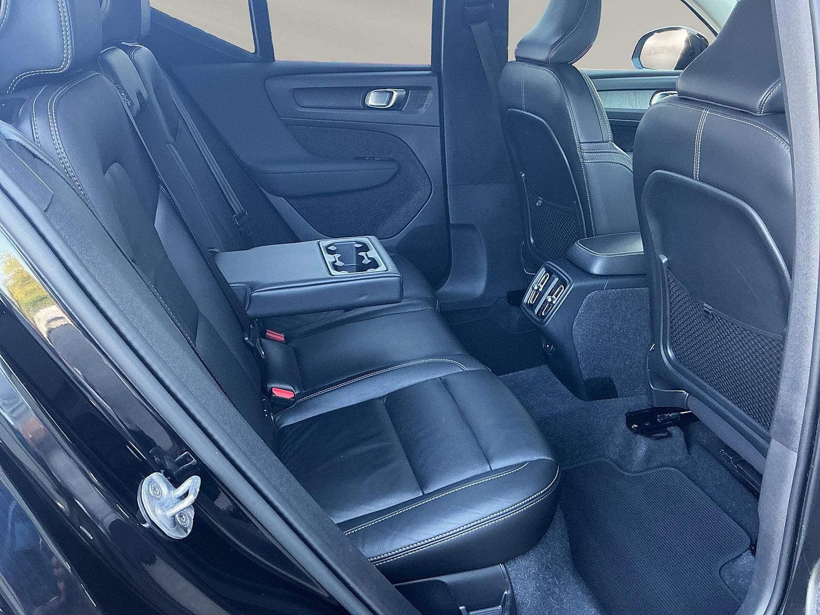 Volvo XC40 B3 DKG Dark LED PANO H&K Apple&Andro RFK foto 12