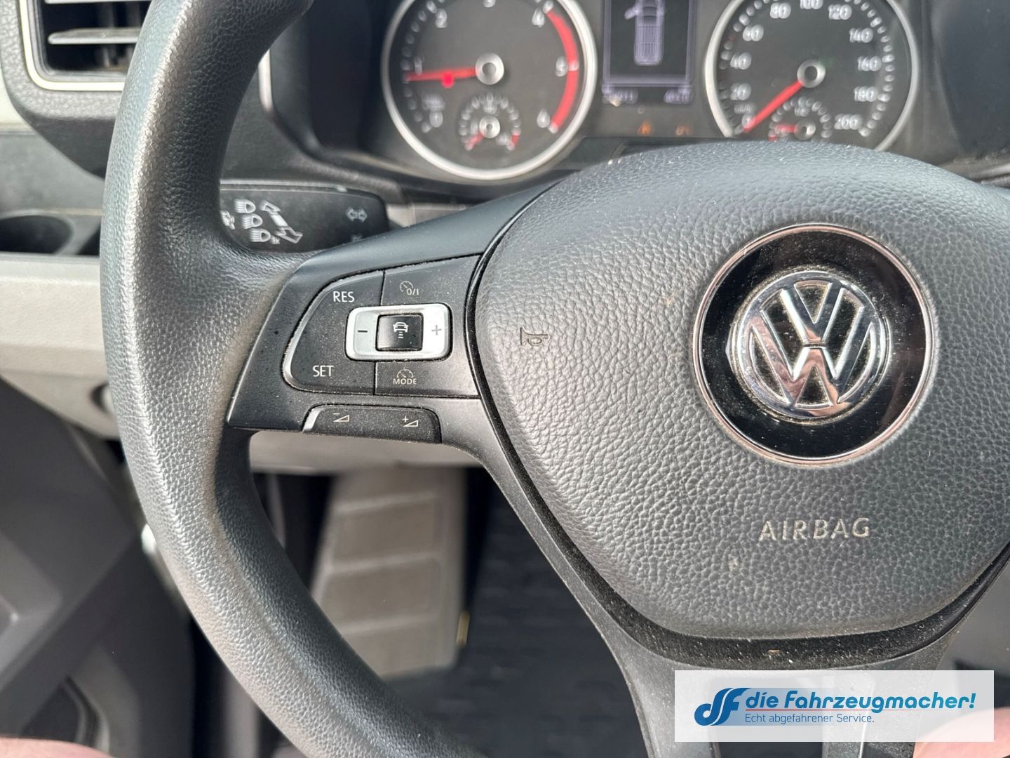 Fahrzeugabbildung Volkswagen Crafter Kasten 35 AUT. mittel L2 Hochd.LED Trend