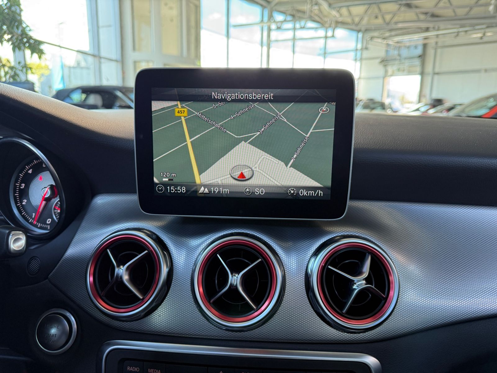 Fahrzeugabbildung Mercedes-Benz GLA 250 4Matic STNDHZ PANO DISTR 360°