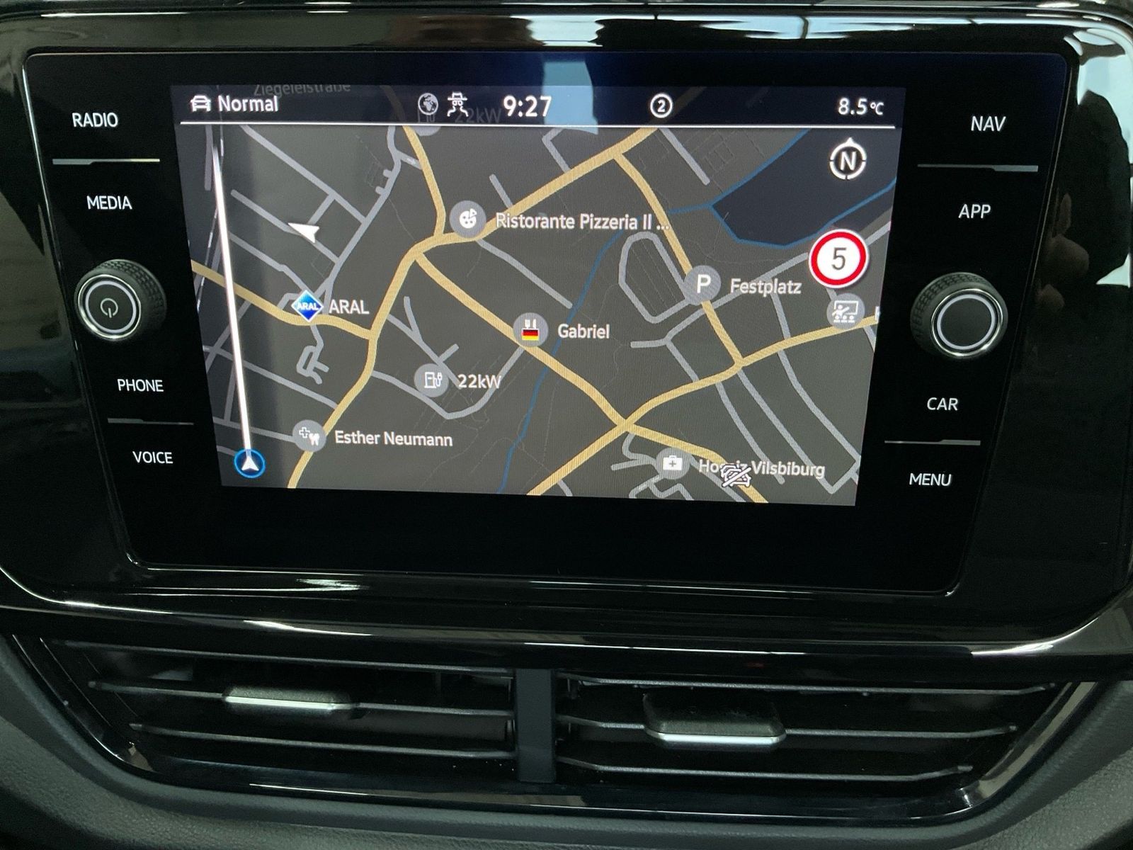 Volkswagen T-Roc - Bild 12