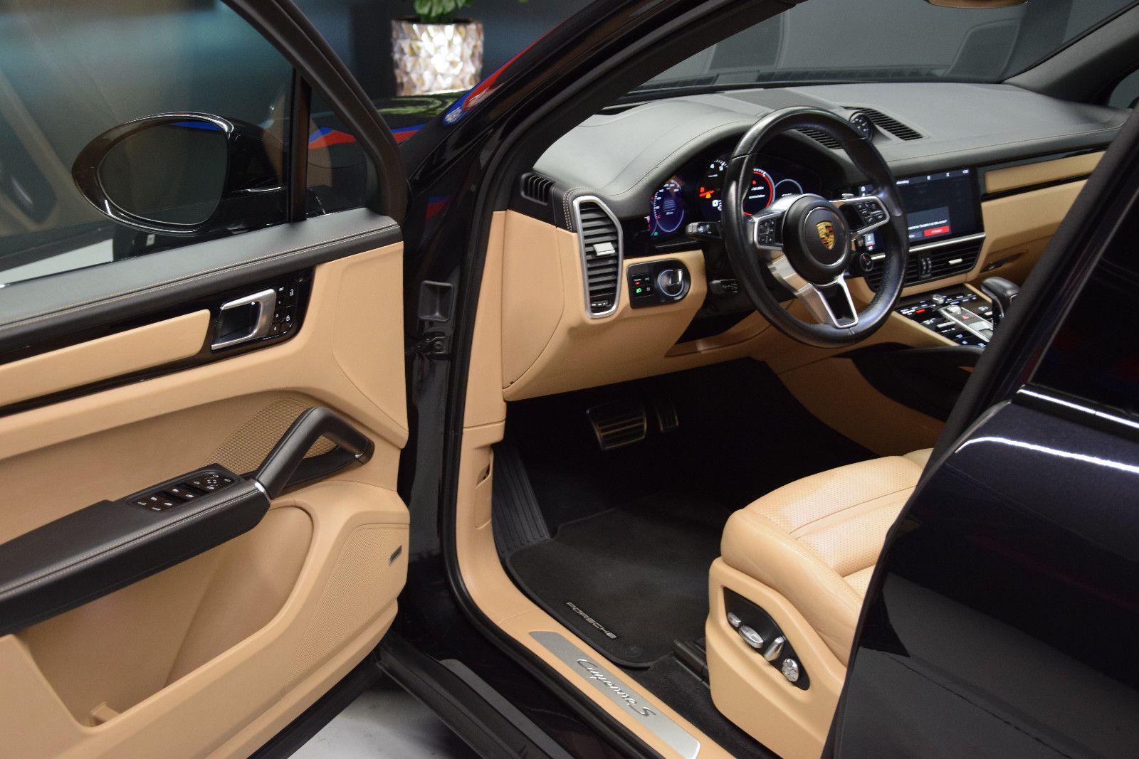 Fahrzeugabbildung Porsche Cayenne S Pano ACC Chrono BOSE HuD Memory 360°