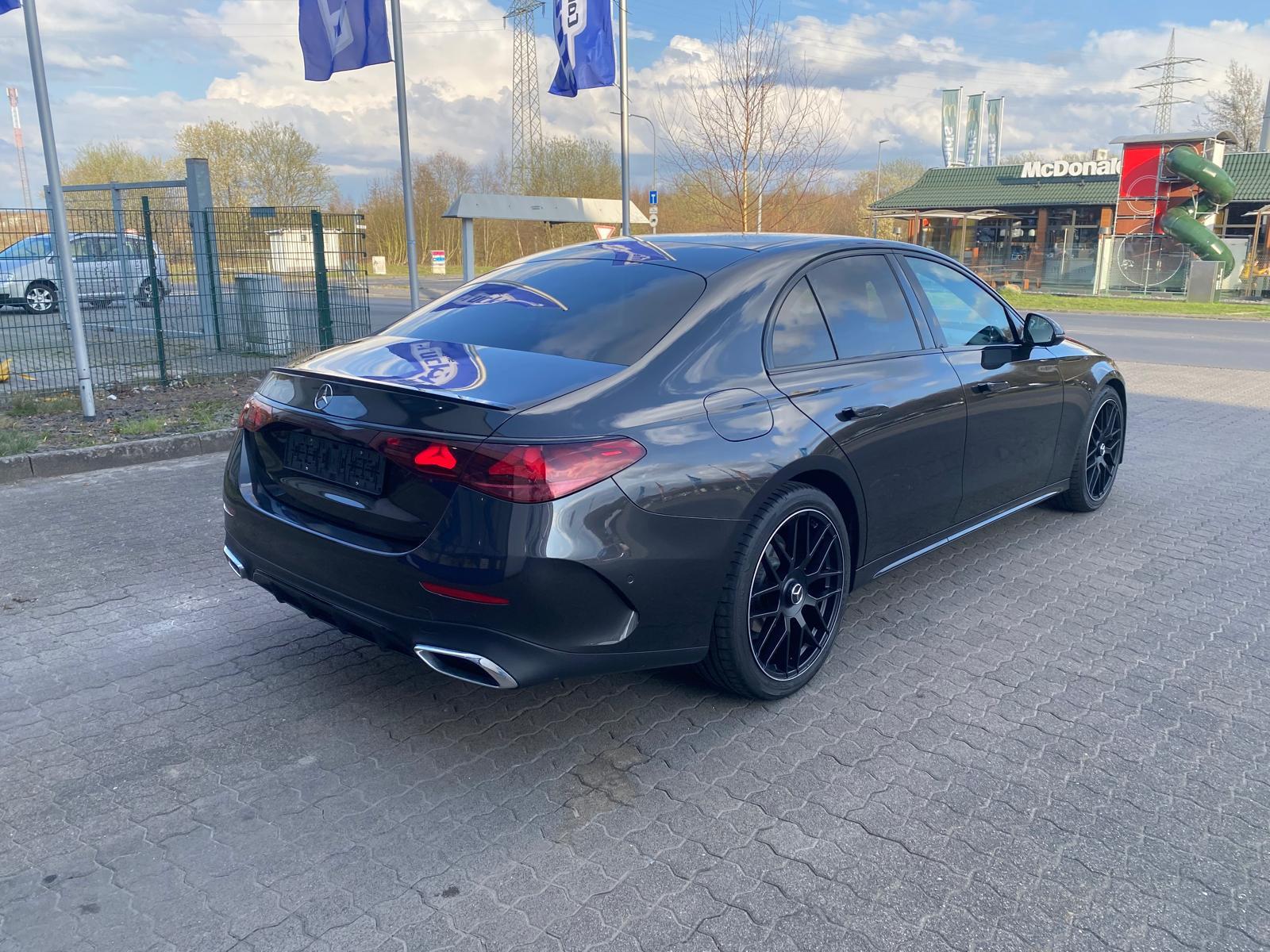 Mercedes-Benz E 220 E Limousine E 220 d AMG Line