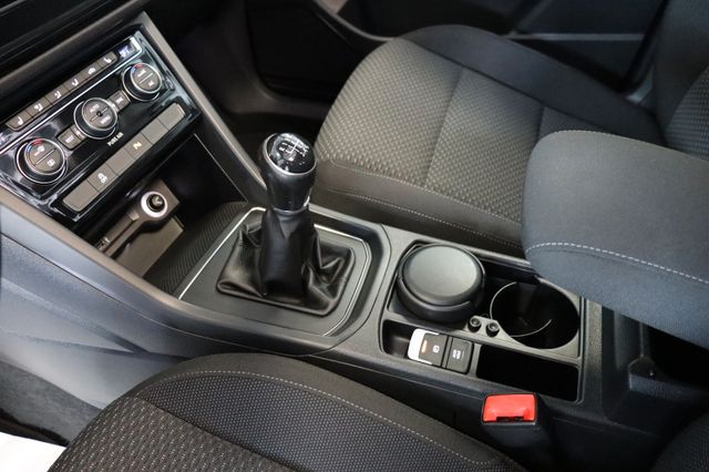 Fahrzeugabbildung Volkswagen Touran 1.6Ltr Comfortline |7SITZER|PANO|SHZ|PDC|