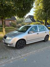 Skoda Fabia 1.4 Silber - gebrauchte Skoda Fabia aus dem Jahr 2000