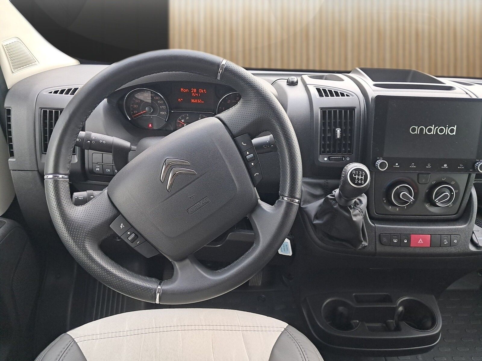 Fahrzeugabbildung Sunlight Adventure Cliff 640 Markise/Solar/Navi/AHK