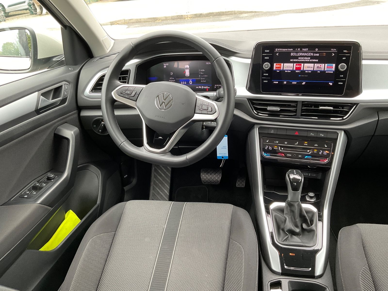 Fahrzeugabbildung Volkswagen T-Roc 1.5 TSI DSG Life,AHK,Navi,LED,AppConnect