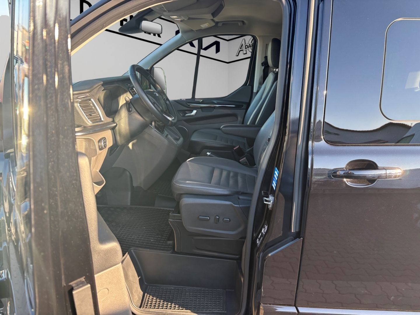 Fahrzeugabbildung Ford Tourneo Custom Kombi 320 L1 Titanium X Kamera AH