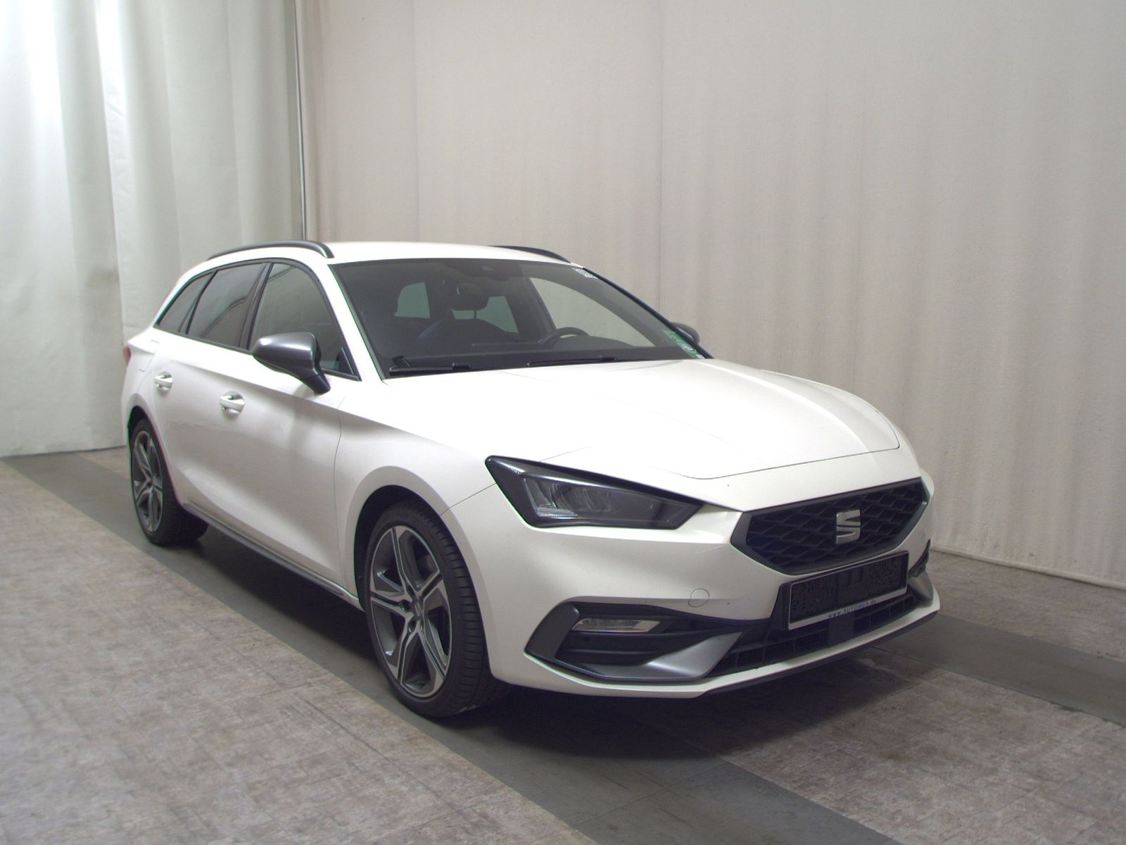 Seat Leon Sportstourer 2.0 TDI FR-Line Navi LED vc imagem 3