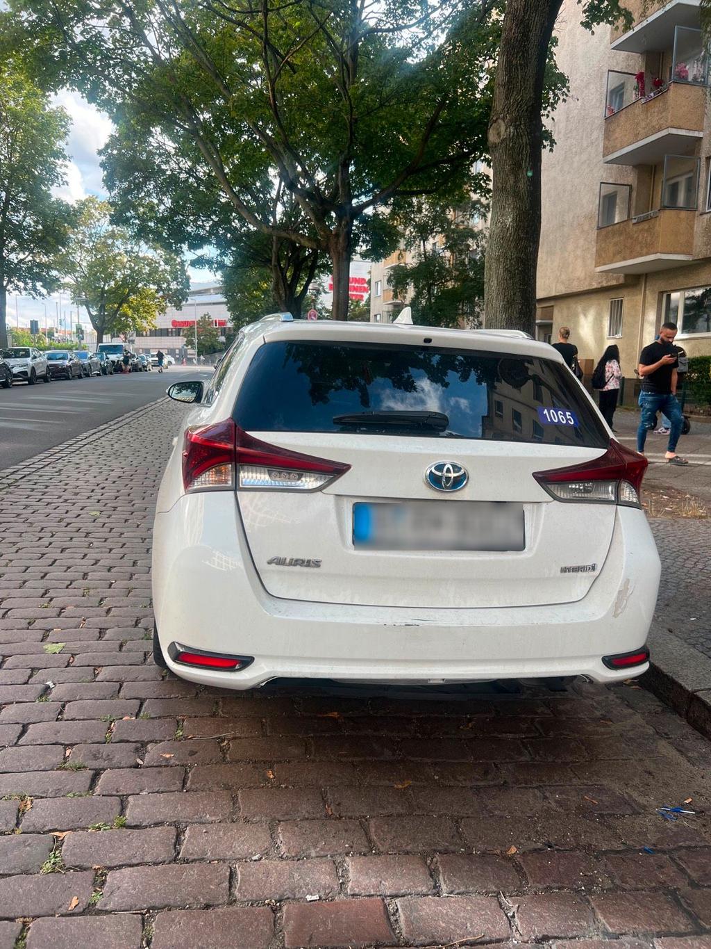 Toyota Auris Hybrid top Zustand 2018 mit W...