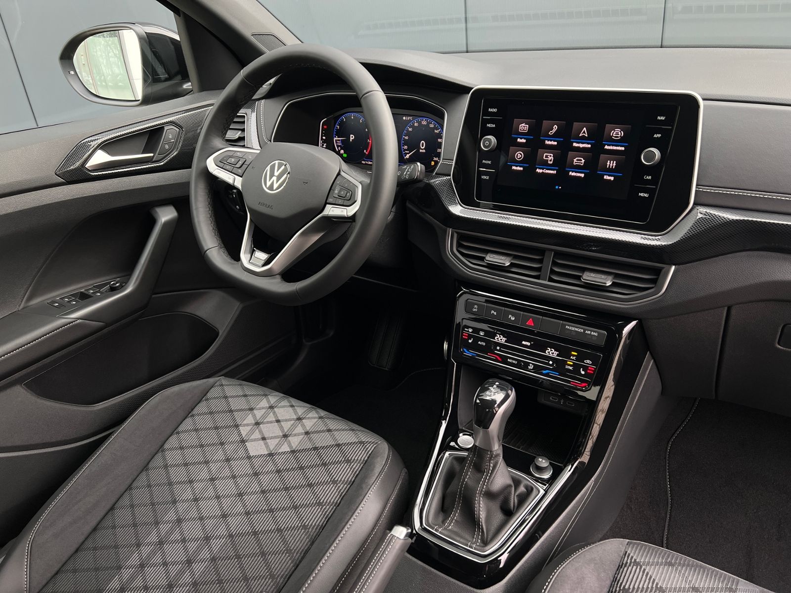 Fahrzeugabbildung Volkswagen T-Cross R-Line 1.5 TSI DSG *AHK, IQ.LIGHT, ACC,