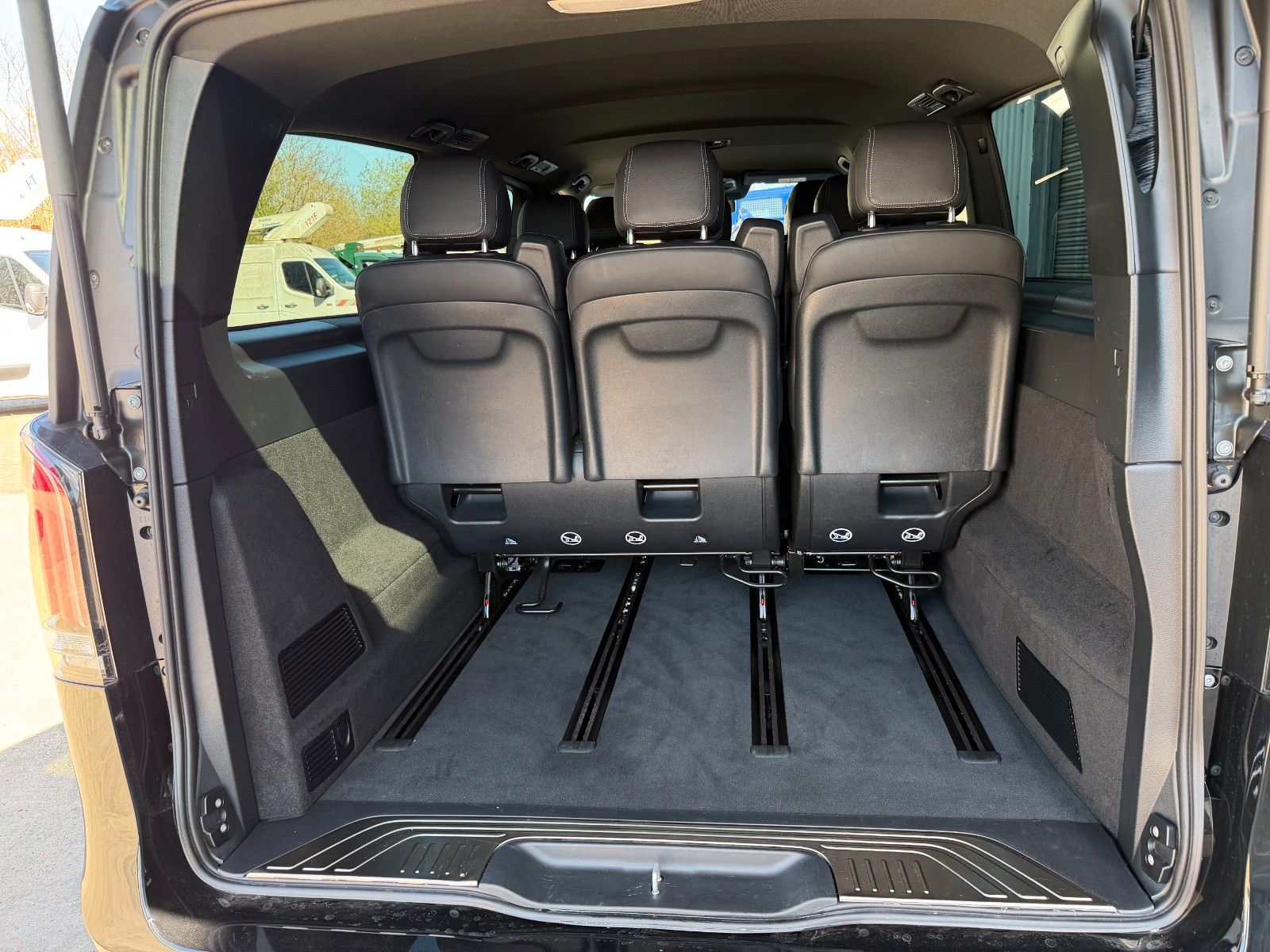 Fahrzeugabbildung Mercedes-Benz V 300 d 4MATIC AVA Extral AHK DISTRONIC Standh