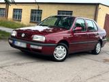 Volkswagen Vento nur 94tkm - Volkswagen Vento mit Benzin-Antrieb