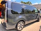 Hyundai STARIA 2.2 CRDi Prime 9-Sitzer Automatik 2WD... - Hyundai STARIA von privat