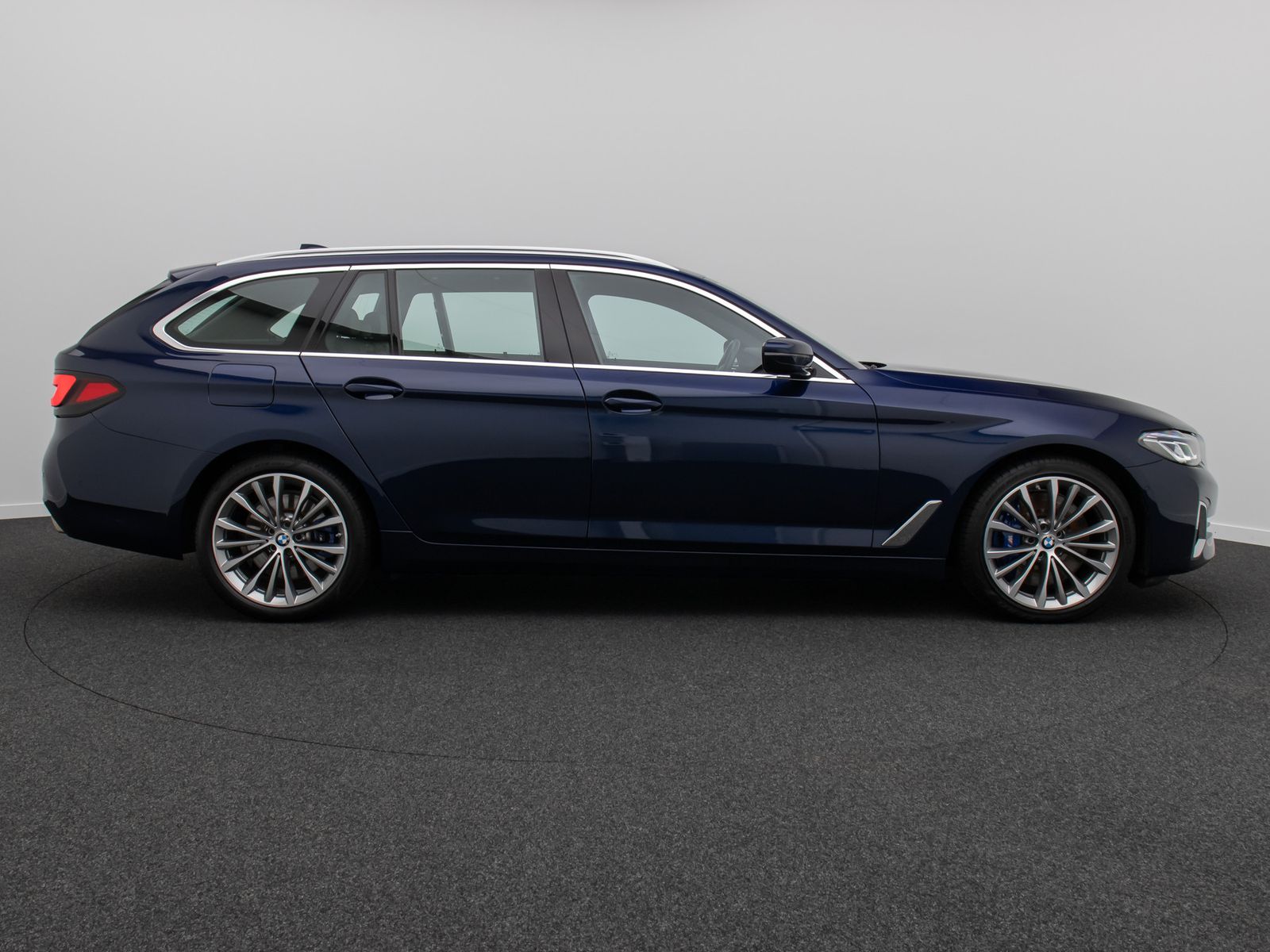 Fahrzeugabbildung BMW 530d xD Luxury Line HUD DAB AHK Panorama H/K 19"