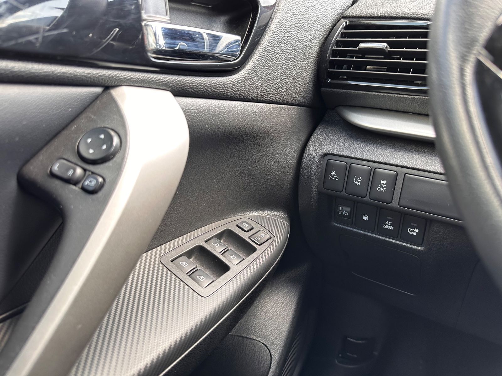 Fahrzeugabbildung Mitsubishi Eclipse Cross 2.4 Hybrid 4WD Select AHK/ACC/360°