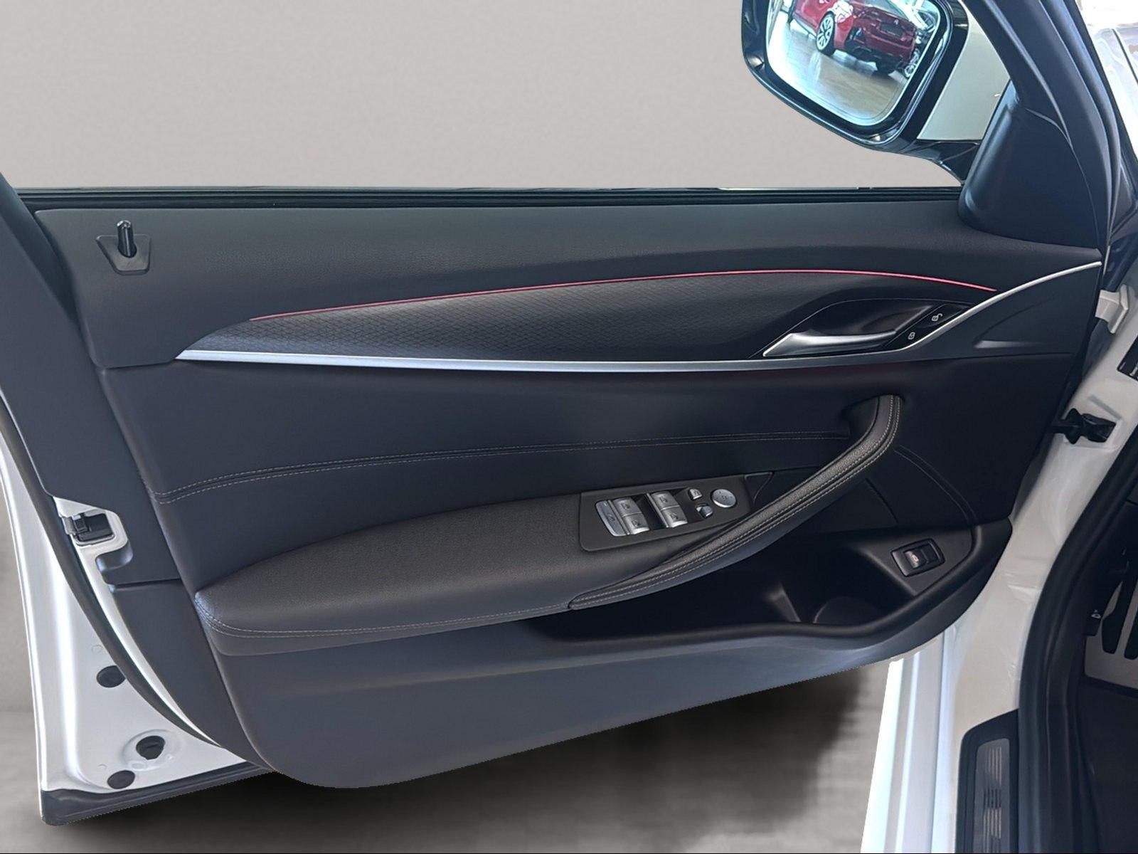 BMW 530i Touring M Sport AHK LiveCockpitProf Laser