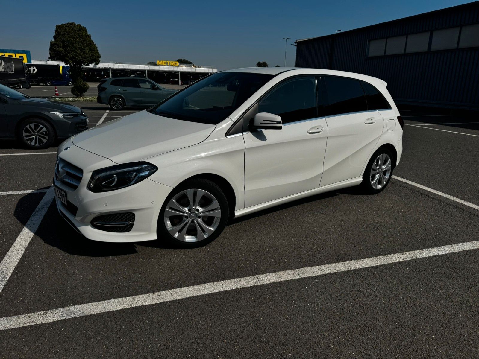 MERCEDES-BENZ B 180 Urban Edition AHK, Car Play, Klima