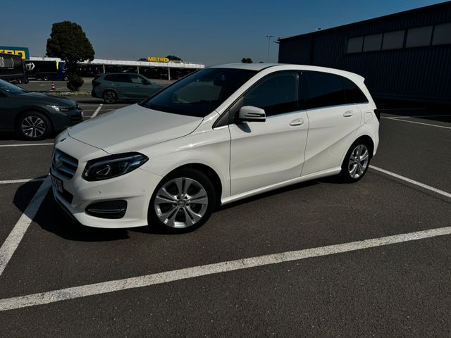 MERCEDES-BENZ B 180 Urban Edition AHK, Car Play, Klima
