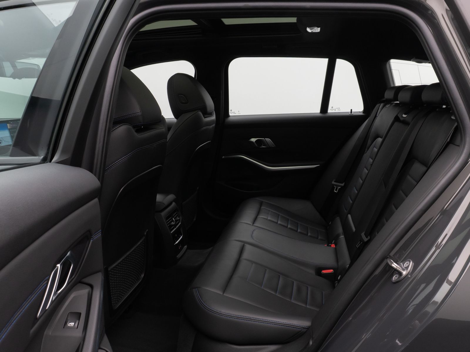 Fahrzeugabbildung BMW 330e xD M Sport Kamera DAB HiFi Komfort Panorama