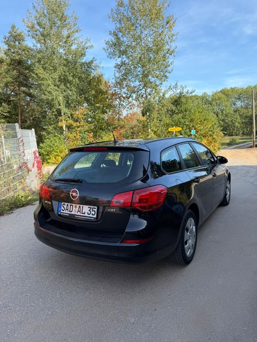 Opel Astra 2011 — photo 5