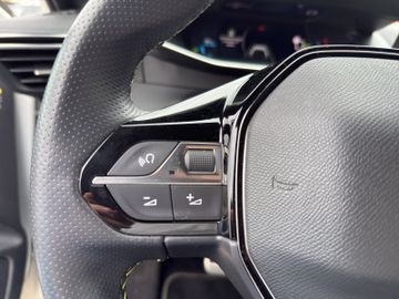 Peugeot 208 e GT Pack 136 50 kWh Navi+RFK+PDC+LED+Carpla