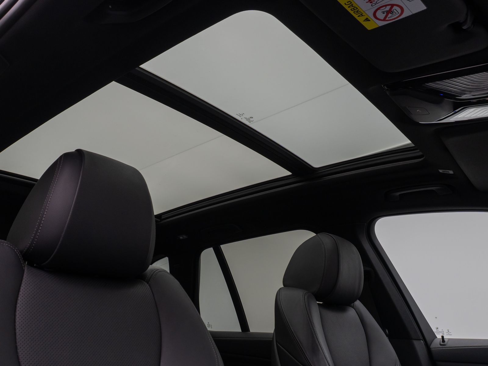 Fahrzeugabbildung BMW X5 xD25d M Sport Panorama Kamera HUD DAB H/K AHK