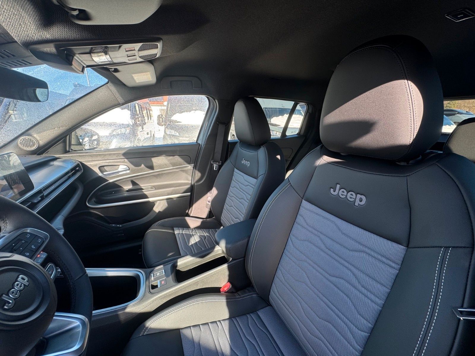 Fahrzeugabbildung Jeep Avenger Sitzheizung LED PDC adap. Tempomat