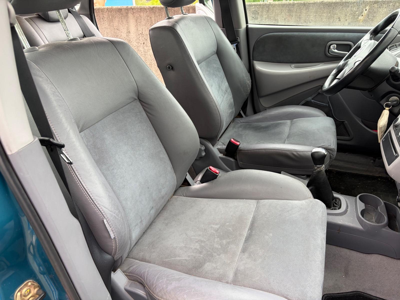 Nissan Almera 2005 — photo 18