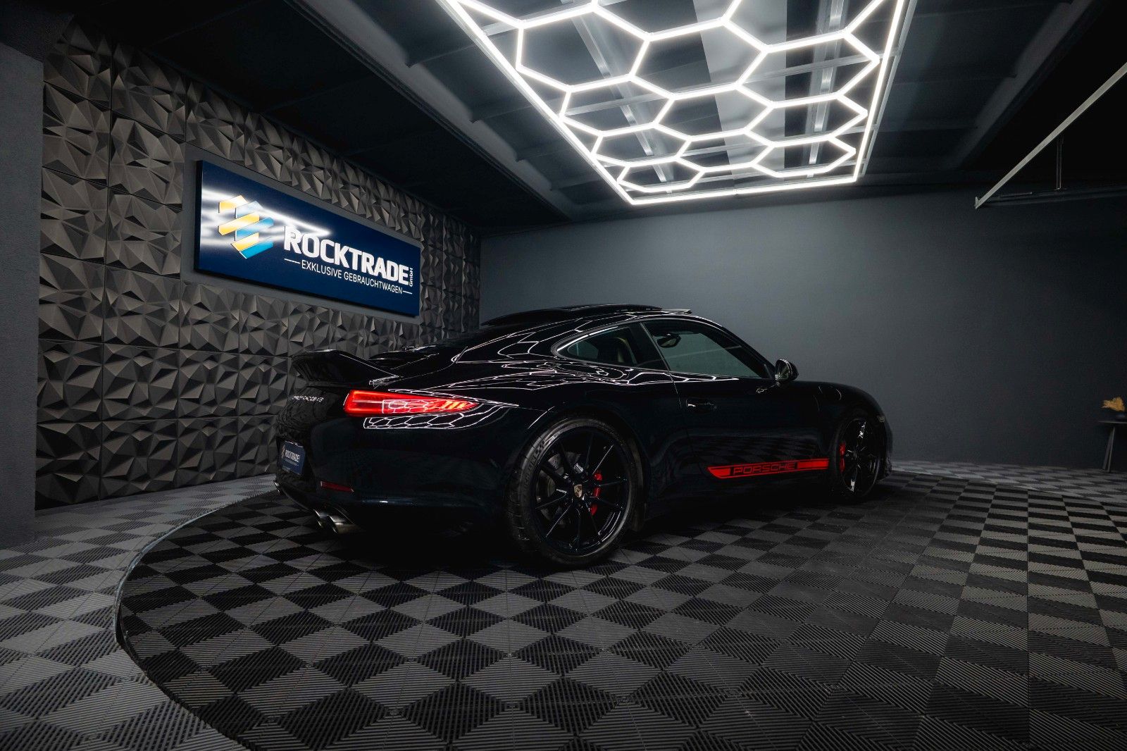 Fahrzeugabbildung Porsche 991 911 Carrera S GTS Black Design Chrono *Pano*