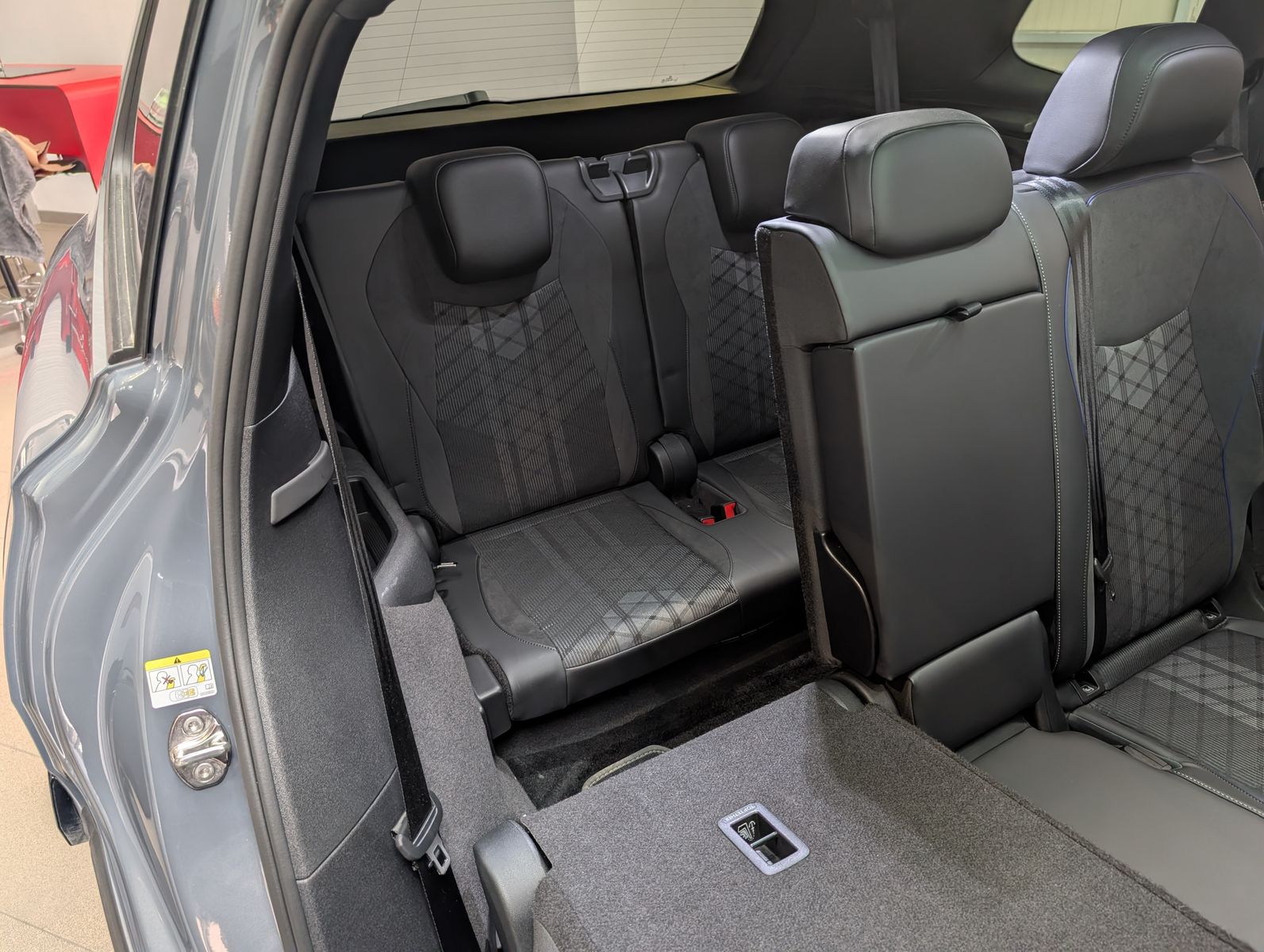 Fahrzeugabbildung Volkswagen Tayron 2.0TDI 4M R-Line Launch Pano Black AHK 20