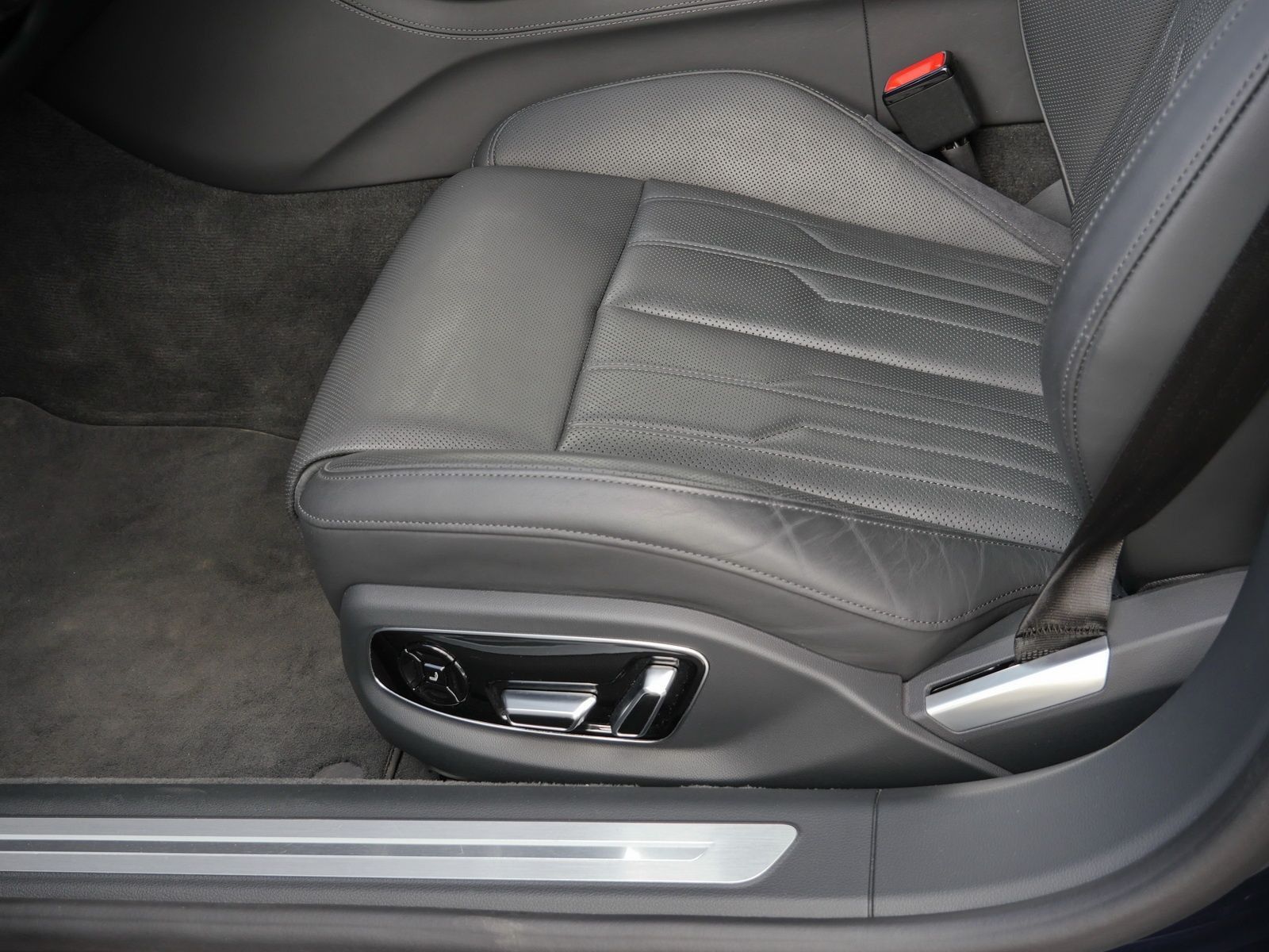 Audi A8 - Bild 24