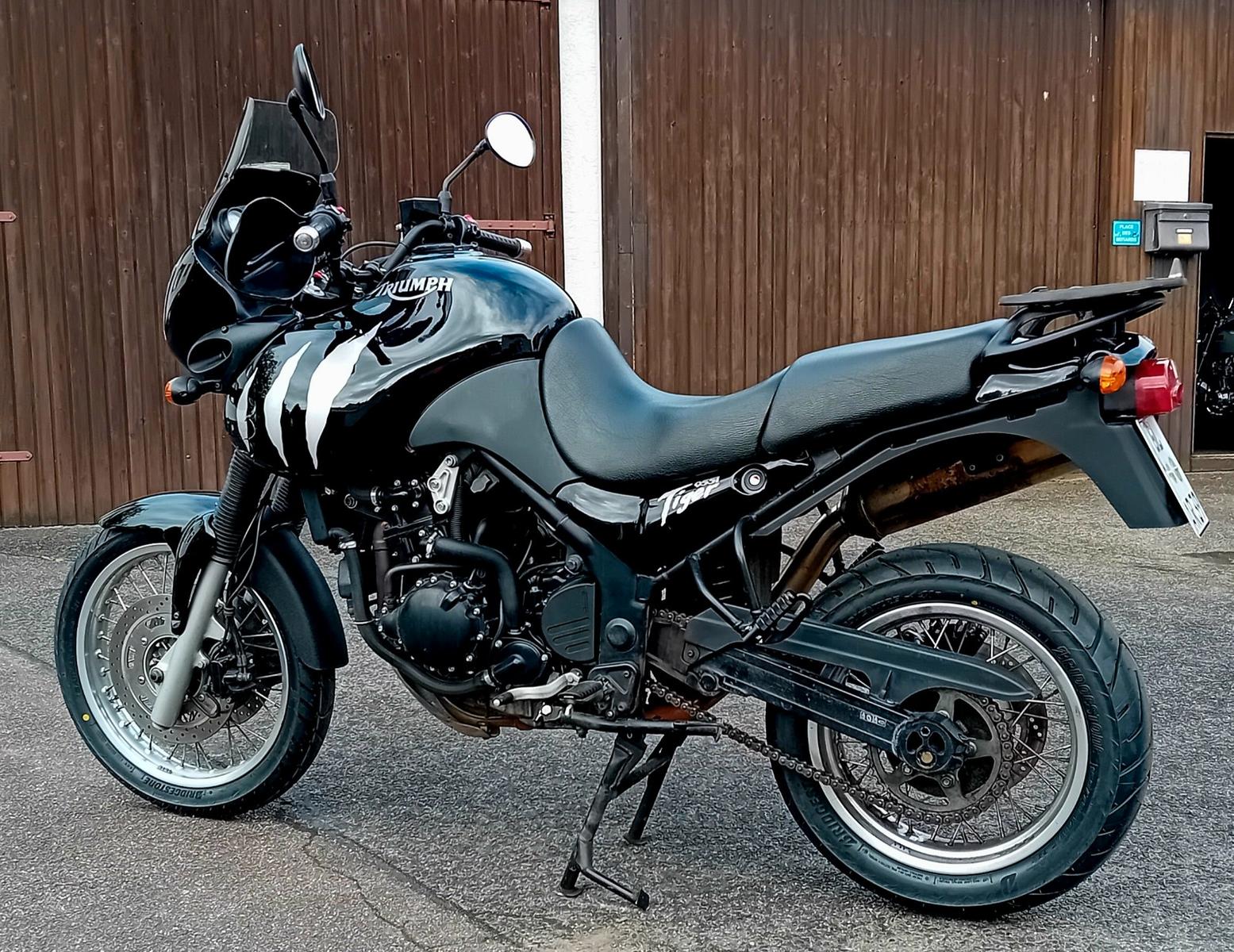 Triumph Tiger 955i, Inspektion und Bereifung neu