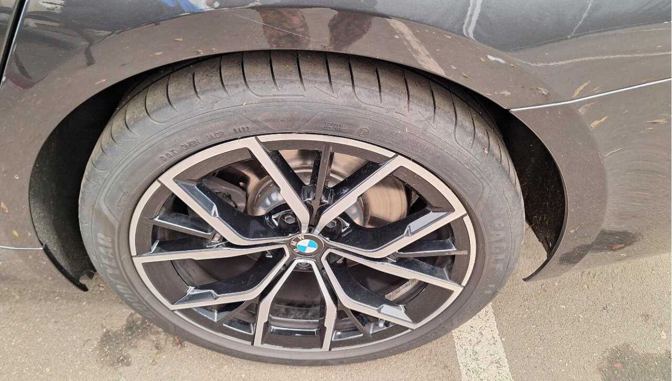 Fahrzeugabbildung BMW 530d xDr M Sport LED/ACC/NAVI/VIRTU/HIFI/19"LM