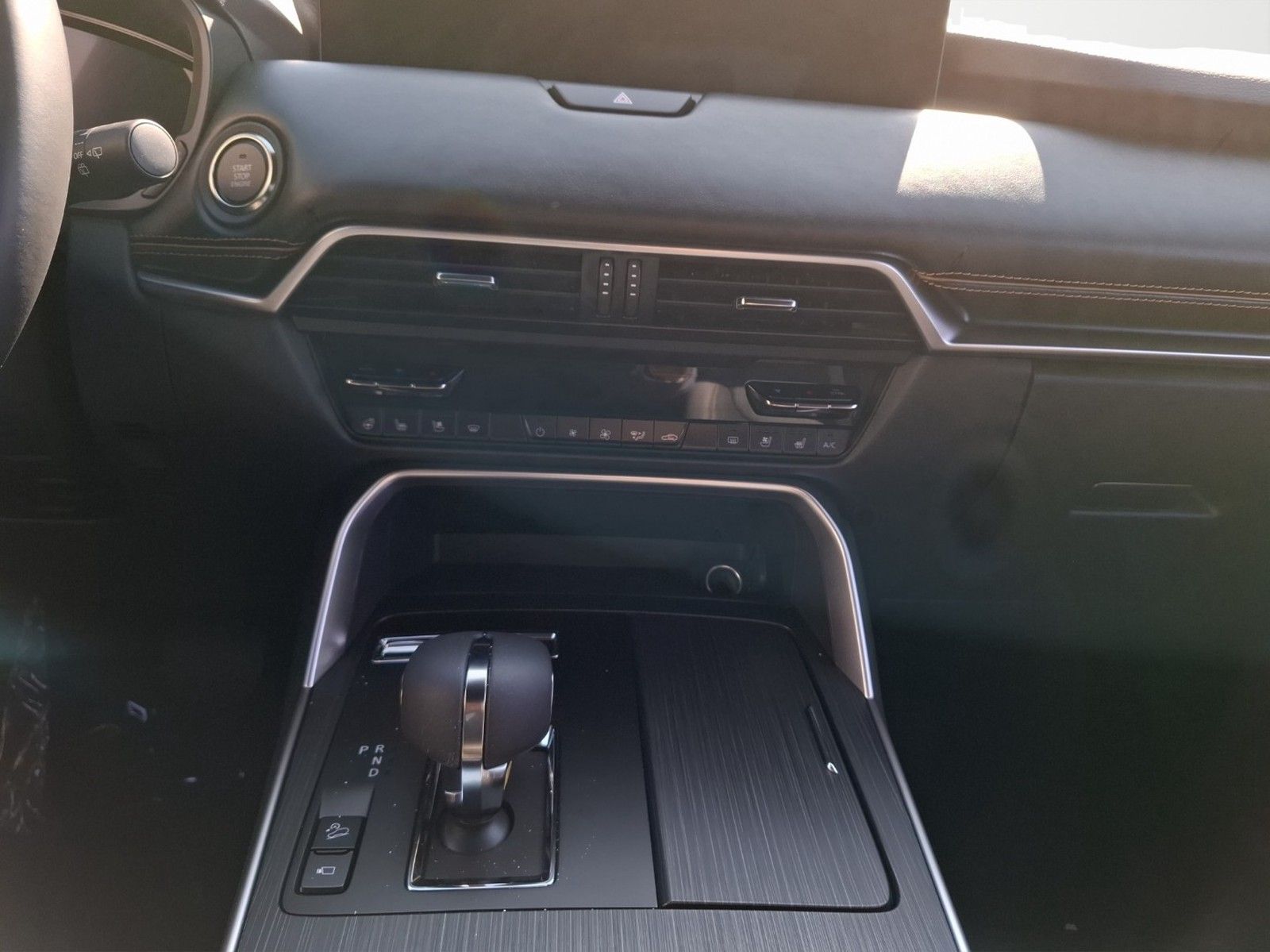 MAZDA CX-60 3.3L e-SKYACTIV D 254ps 8AT AWD Homura Plu - Image 14