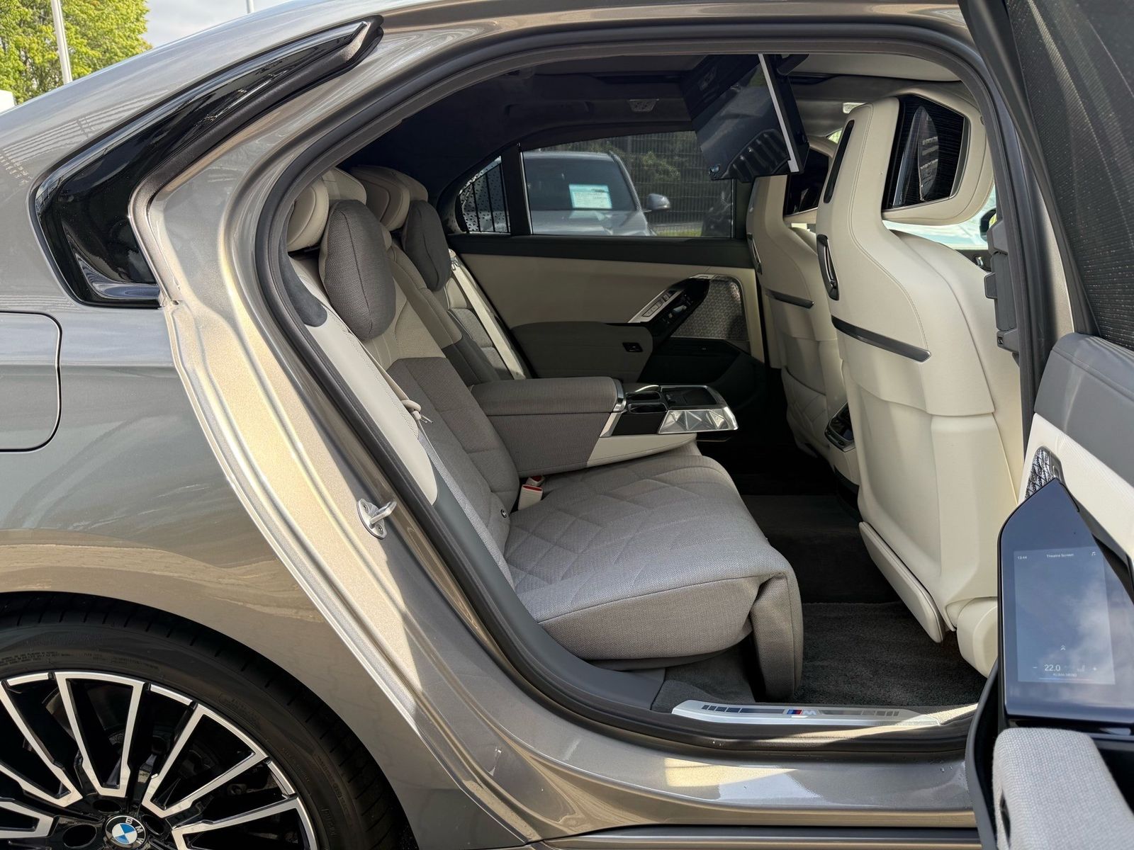 BMW 750 - Bild 28