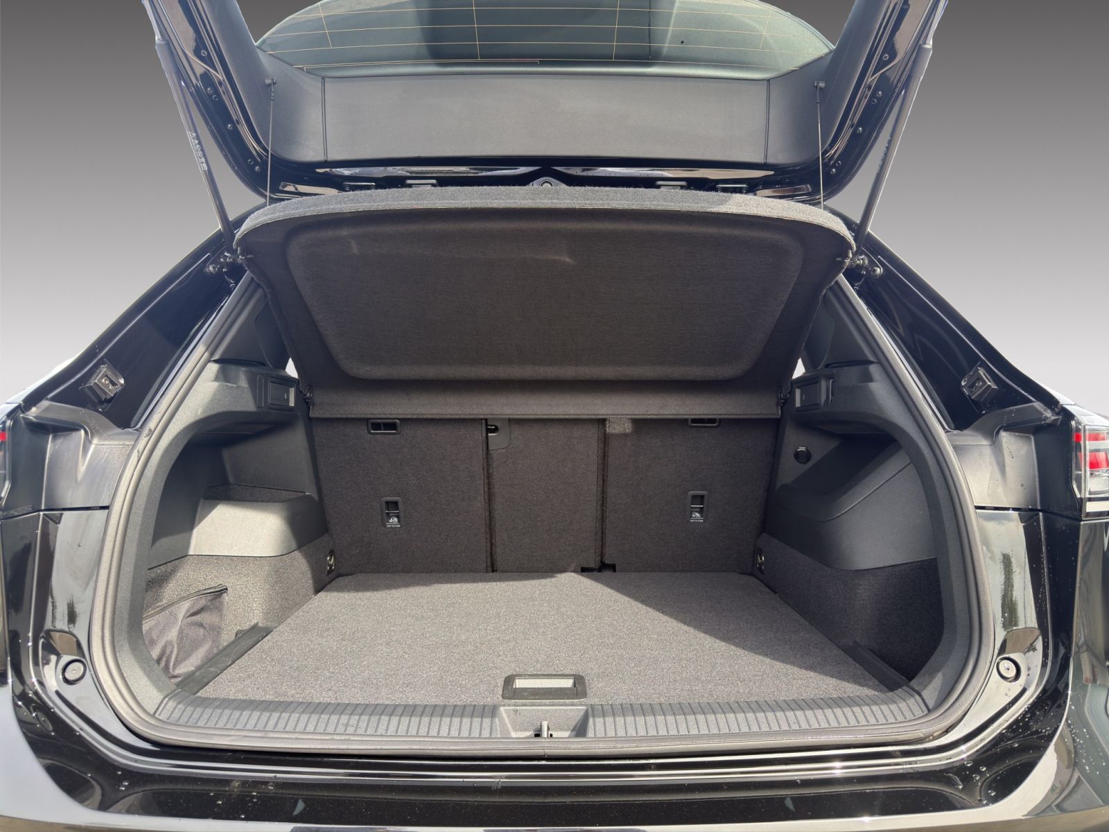 Volkswagen Tiguan R-Line 1.5 TSI DSG IQ.DRIVE NAVI foto 12