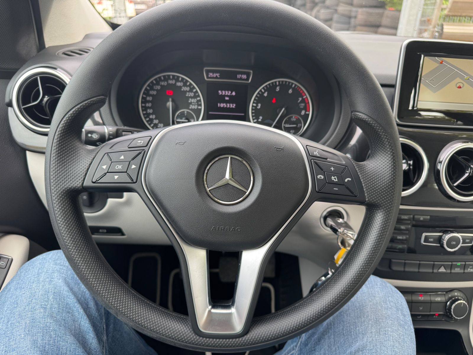 Fahrzeugabbildung Mercedes-Benz B 200 Navi+PDC+LED