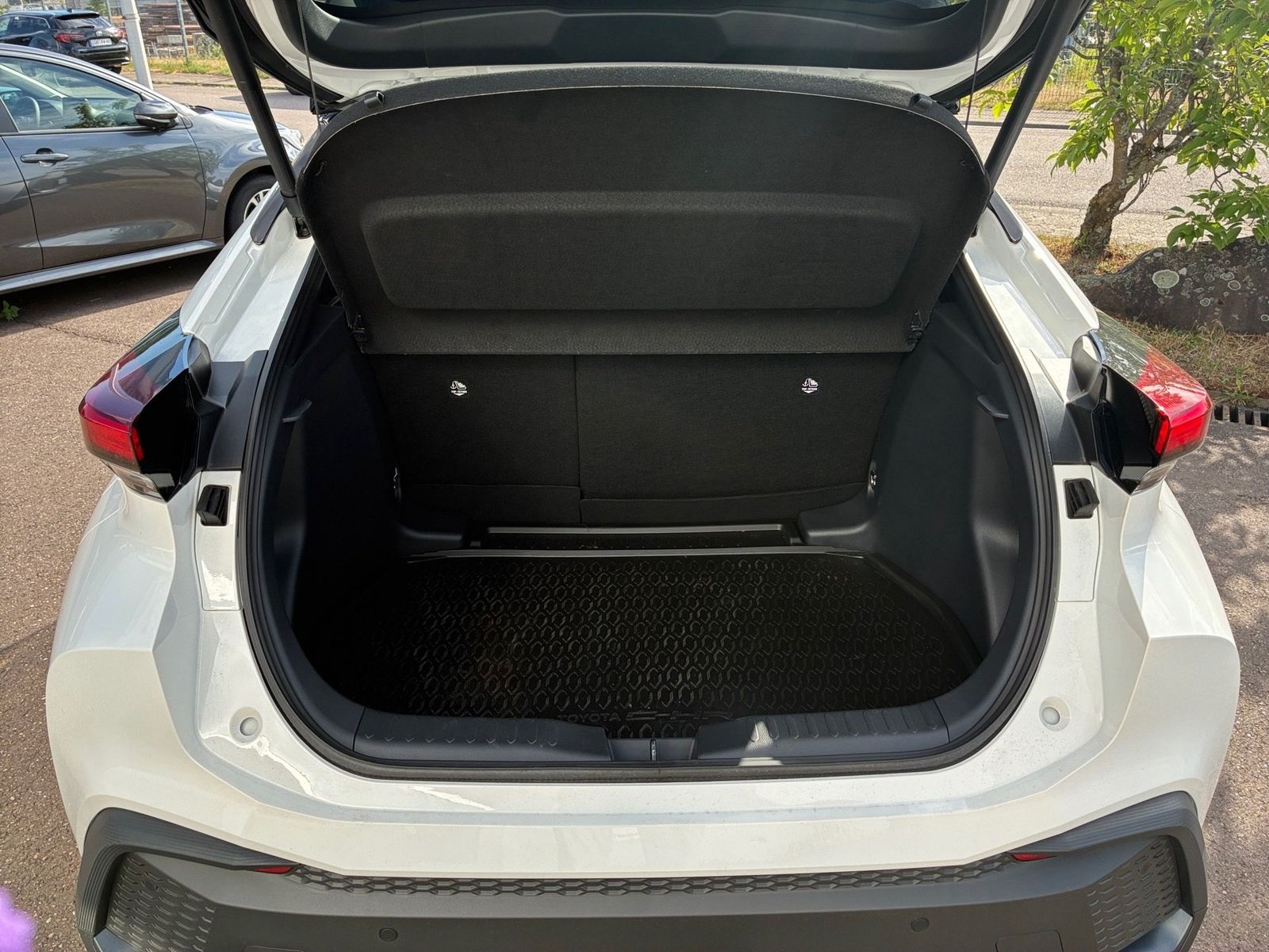 Fahrzeugabbildung Toyota C-HR 1.8 FWD Teamplayer Kamera,LED,Navi,SHZ,ACC